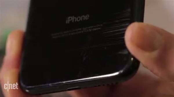 够买iPhone 7亮黑注意了！机身实测超不耐划