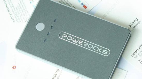 信用卡大小的Powerocks手机备用电源