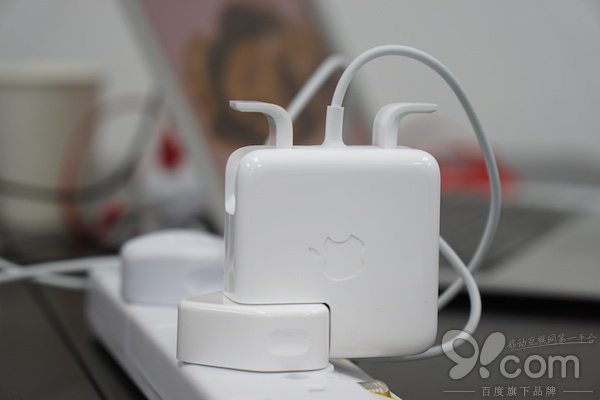 苹果Mac book变压器妙用 全福编程网