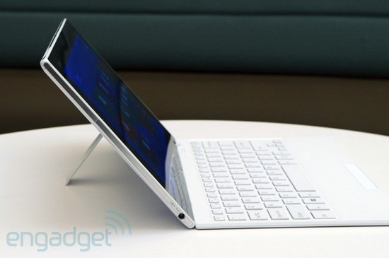 索尼VAIO Tap 11试玩：支架设计优于Surface 