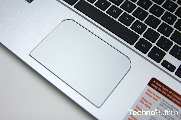 东芝Chromebook上手：重量仅870g便于携带