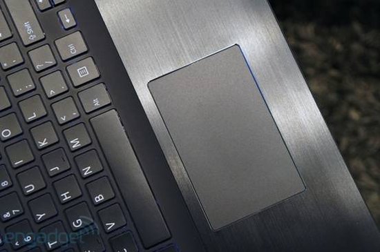 索尼Fit 15新本评测 配1080p屏幕支持NFC