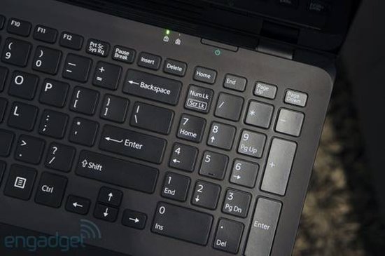 索尼Fit 15新本评测 配1080p屏幕支持NFC