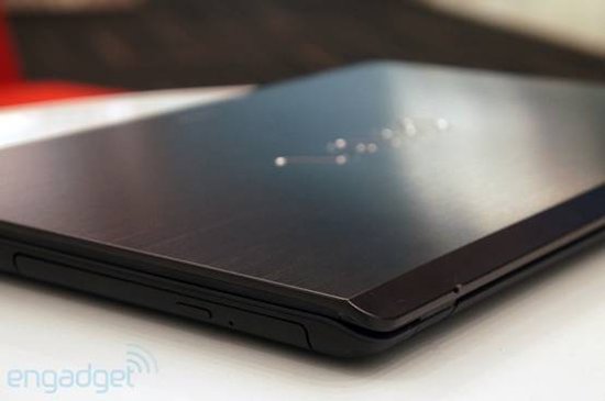 索尼Fit 15新本评测 配1080p屏幕支持NFC